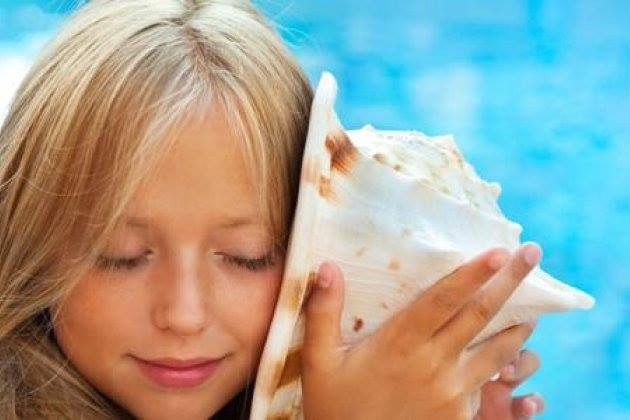 Immagine bimba con conchiglia